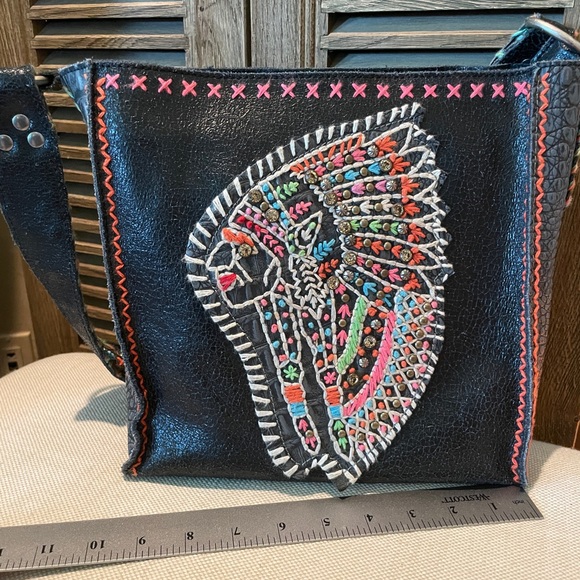 Hand embroidered Indian head purse - Picture 11 of 12